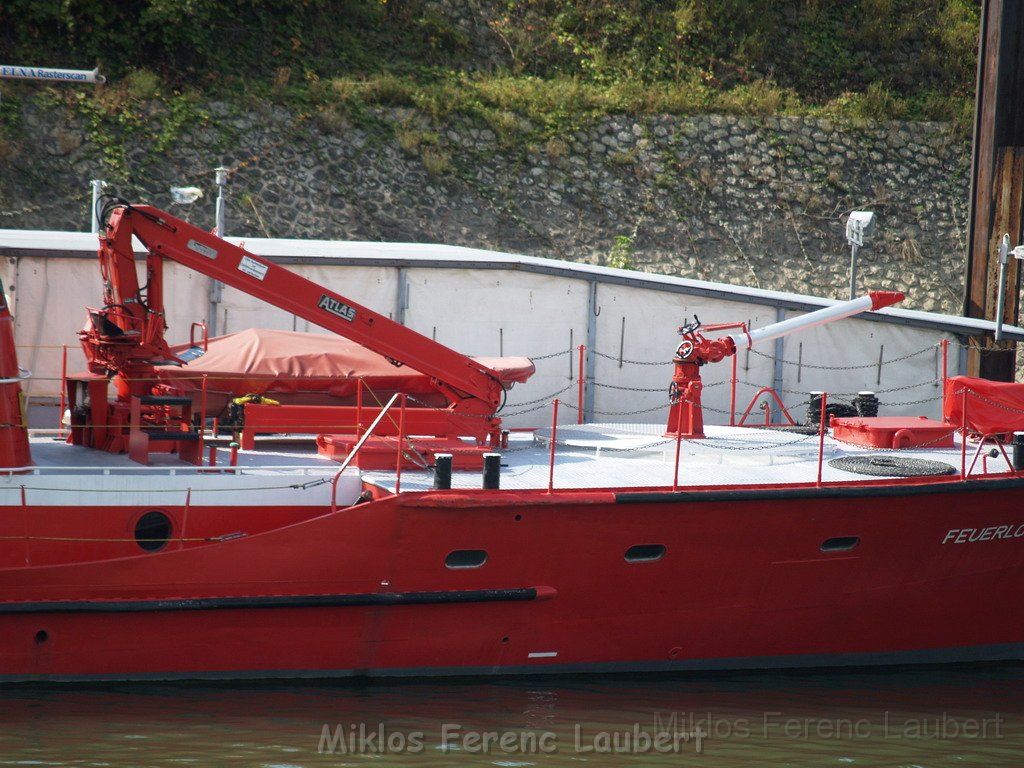 Feuerloeschboot 10-2   P215.JPG